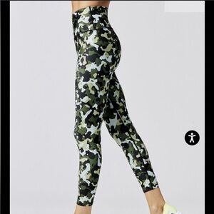 Carbon 38 camo leggings